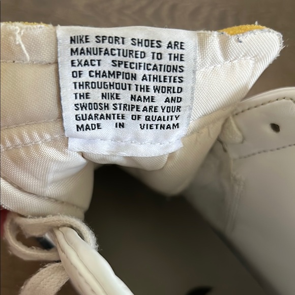 Nike Women’s Blazer Mid 77 Shoes - Picture 5 of 9